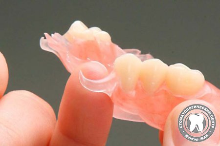 Зубной протез, который сам удаляет болезнетворные бактерии