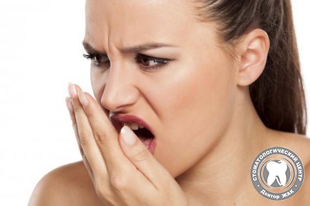 Как эффективно избавиться от запаха изо рта